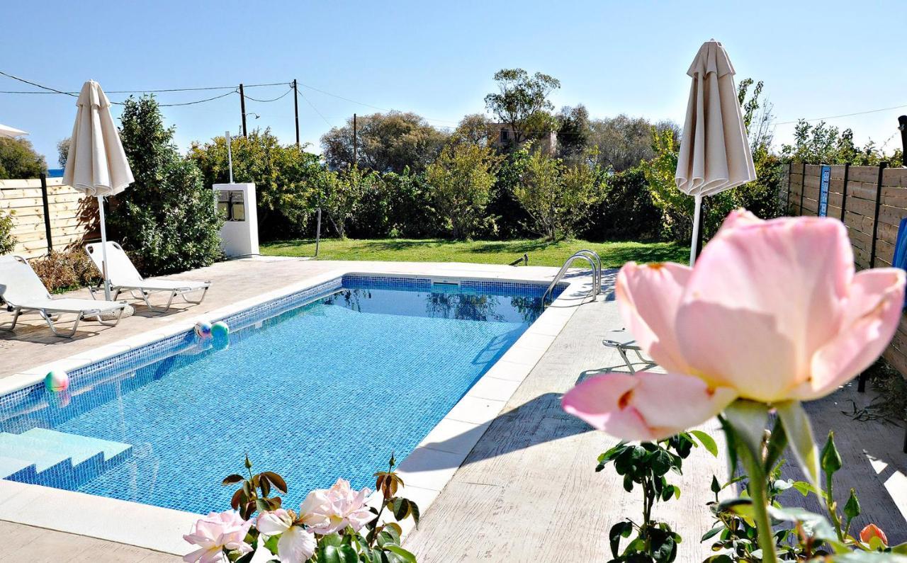 Rita Mare Seafront Villas Heated Pools Gennadi Bagian luar foto